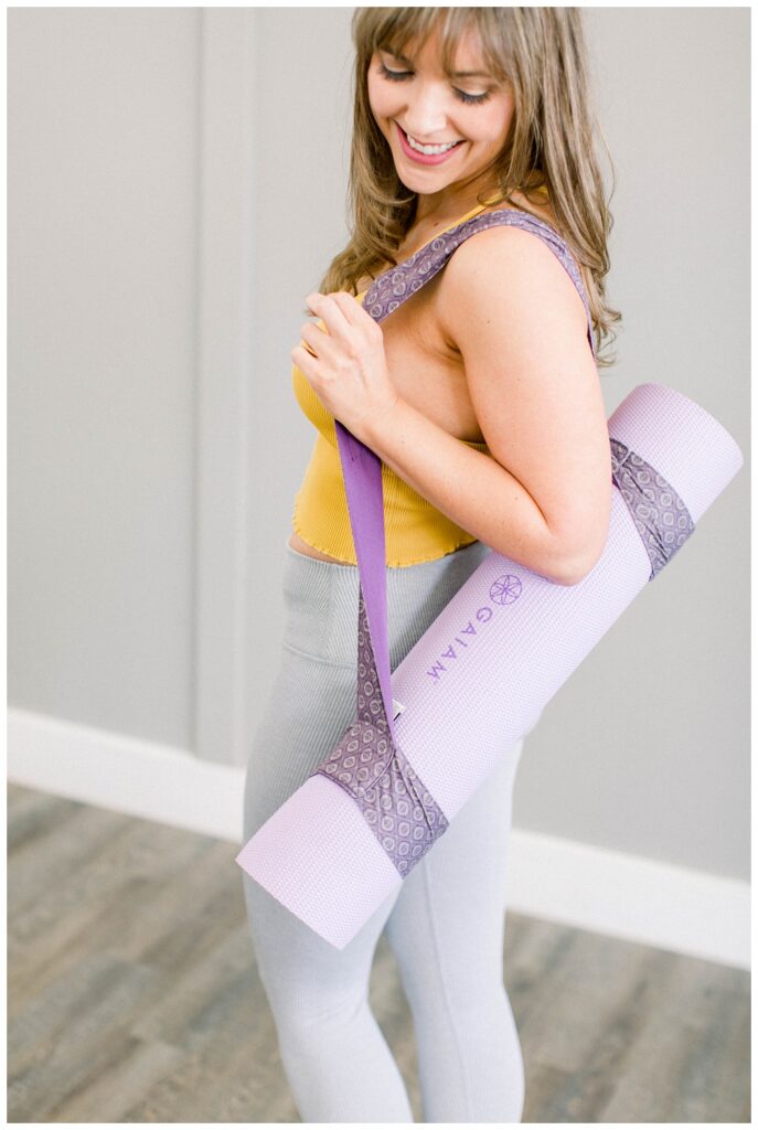 Branding Portrait a woman carries a yoga mat. 